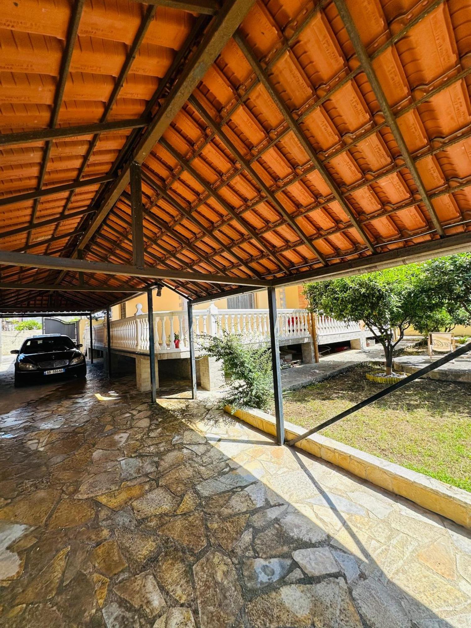 Vila Leskaj * Wlora